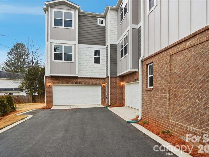 8935 Sharonbrook Drive, Charlotte, NC 28210.  MLS# CAR4403597, YatesRealty ID 2620. 