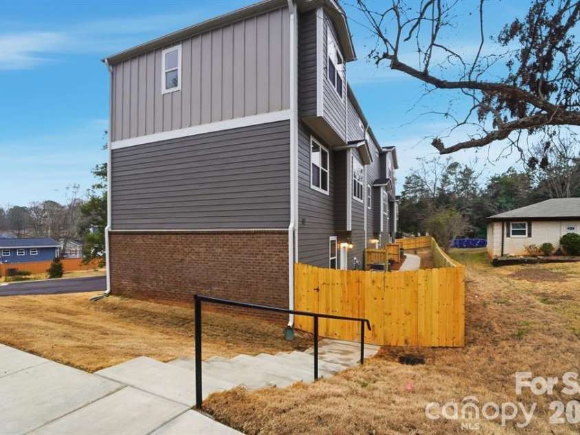 8935 Sharonbrook Drive, Charlotte, NC 28210.  MLS# CAR4403597, YatesRealty ID 2620. 