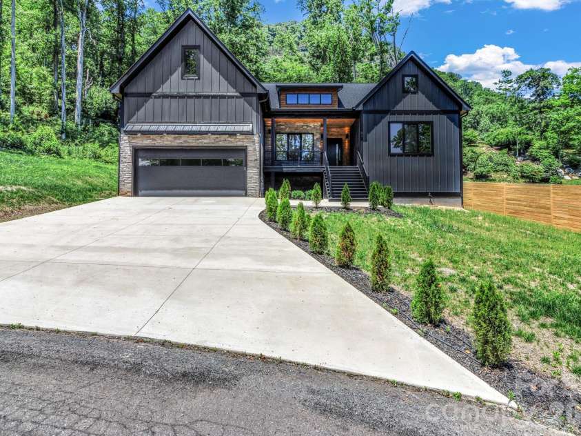 63 Winding Ridge Road, Fairview, NC 28730.  MLS# CAR4393298, YatesRealty ID 26200. 