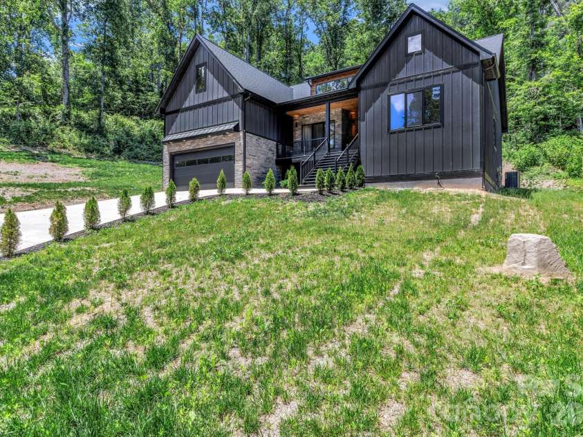 63 Winding Ridge Road, Fairview, NC 28730.  MLS# CAR4393298, YatesRealty ID 26200. 