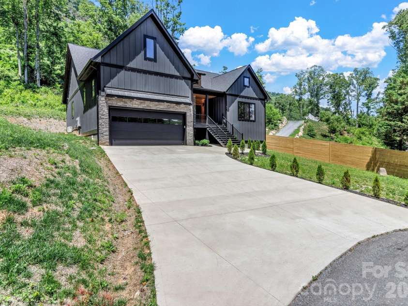 63 Winding Ridge Road, Fairview, NC 28730.  MLS# CAR4393298, YatesRealty ID 26200. 