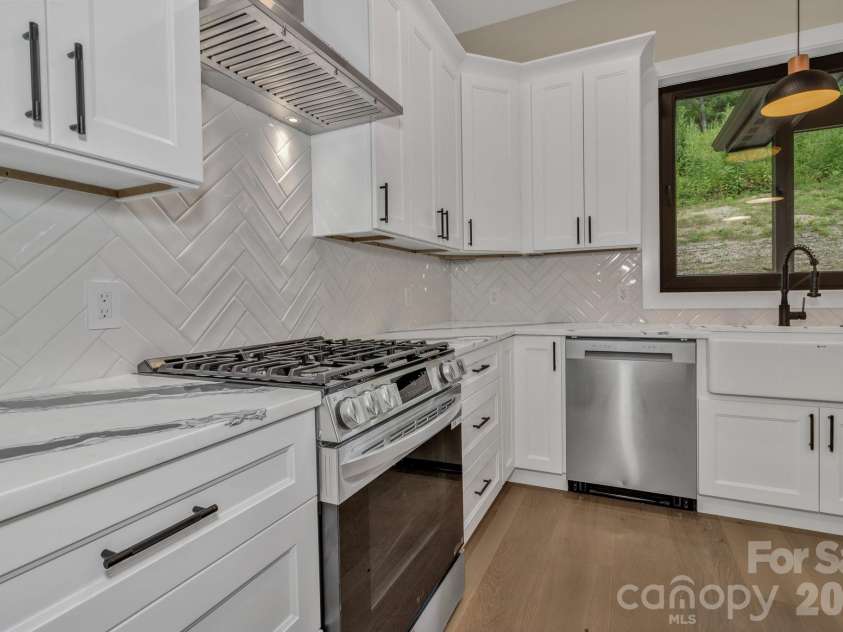 63 Winding Ridge Road, Fairview, NC 28730.  MLS# CAR4393298, YatesRealty ID 26200. 