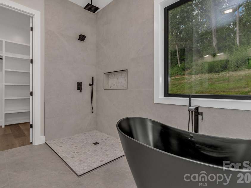 63 Winding Ridge Road, Fairview, NC 28730.  MLS# CAR4393298, YatesRealty ID 26200. 