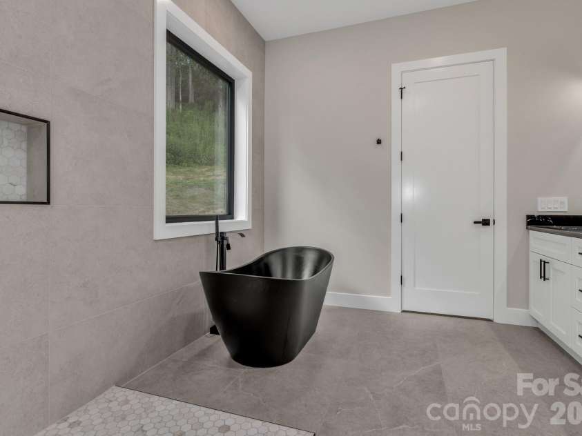 63 Winding Ridge Road, Fairview, NC 28730.  MLS# CAR4393298, YatesRealty ID 26200. 