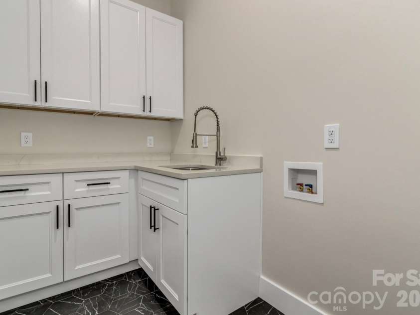 63 Winding Ridge Road, Fairview, NC 28730.  MLS# CAR4393298, YatesRealty ID 26200. 