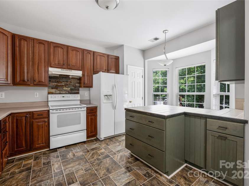 9728 Blossom Hill Drive, Huntersville, NC 28078.  MLS# CAR4272464, YatesRealty ID 26200. 