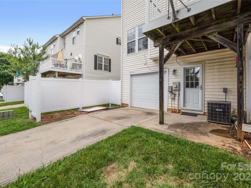 9728 Blossom Hill Drive, Huntersville, NC 28078.  MLS# CAR4272464, YatesRealty ID 26200. 