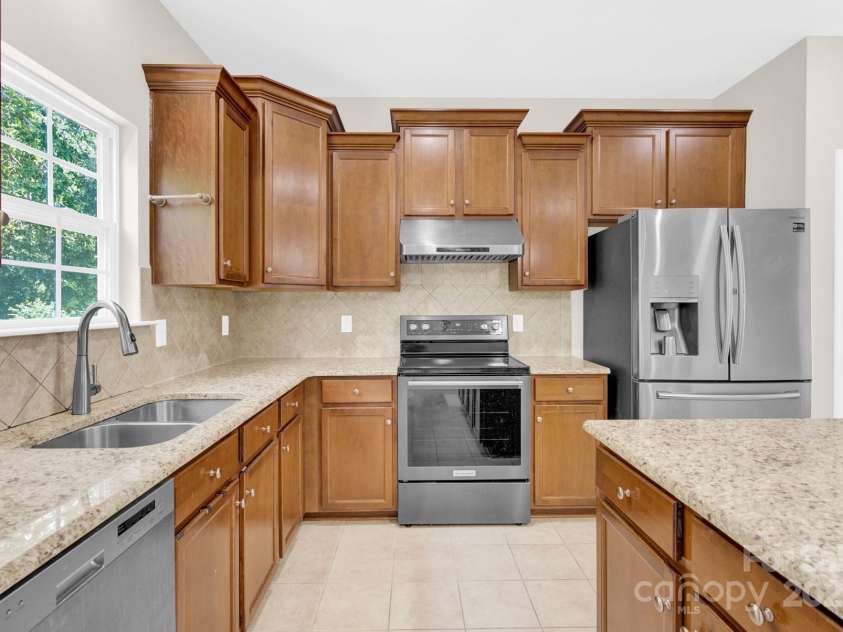 14034 Green Birch Drive, Pineville, NC 28134.  MLS# CAR4277582, YatesRealty ID 26201. 