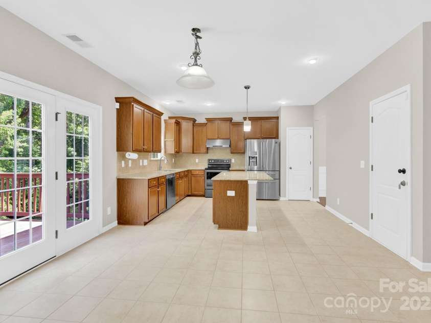 14034 Green Birch Drive, Pineville, NC 28134.  MLS# CAR4277582, YatesRealty ID 26201. 