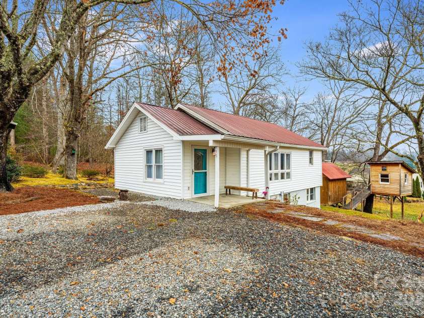 195 Whitmire Road, Brevard, NC 28712.  MLS# CAR4328642, YatesRealty ID 26201. 