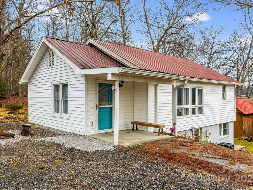 195 Whitmire Road, Brevard, NC 28712.  MLS# CAR4328642, YatesRealty ID 26201. 