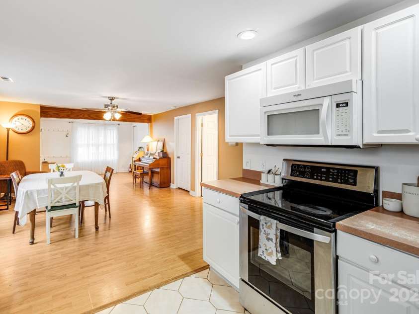 195 Whitmire Road, Brevard, NC 28712.  MLS# CAR4328642, YatesRealty ID 26201. 