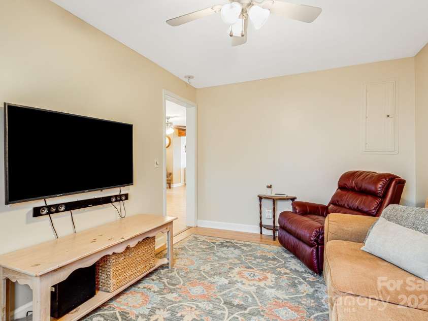 195 Whitmire Road, Brevard, NC 28712.  MLS# CAR4328642, YatesRealty ID 26201. 