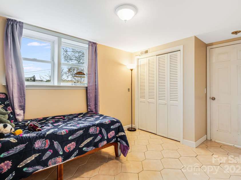 195 Whitmire Road, Brevard, NC 28712.  MLS# CAR4328642, YatesRealty ID 26201. 