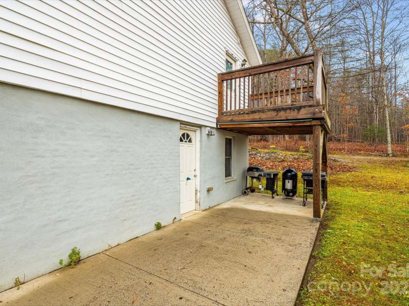 195 Whitmire Road, Brevard, NC 28712.  MLS# CAR4328642, YatesRealty ID 26201. 