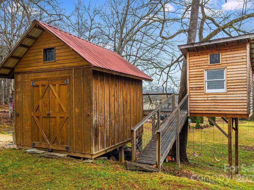 195 Whitmire Road, Brevard, NC 28712.  MLS# CAR4328642, YatesRealty ID 26201. 
