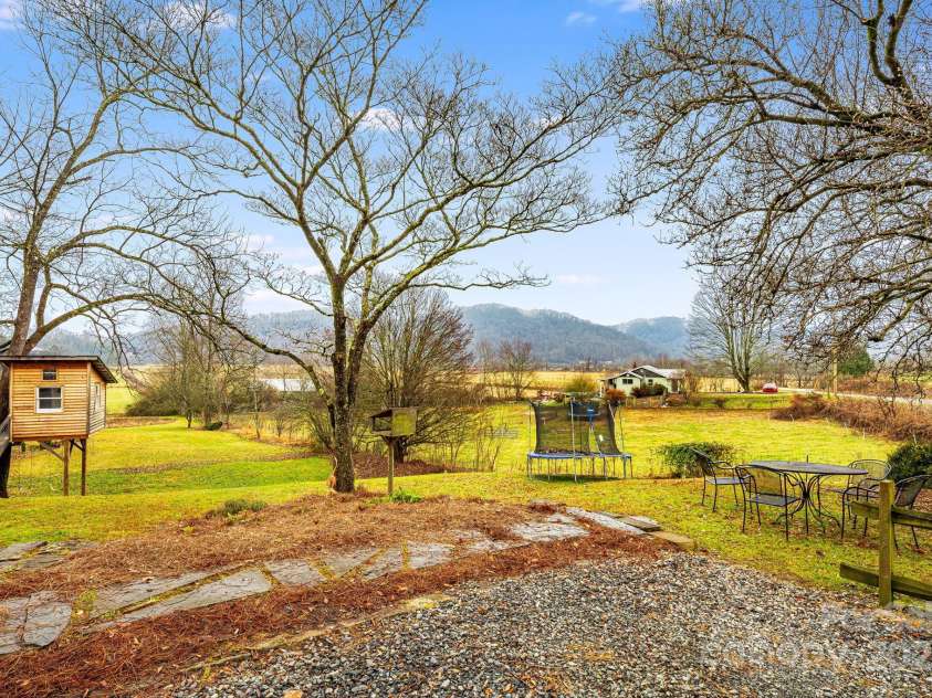 195 Whitmire Road, Brevard, NC 28712.  MLS# CAR4328642, YatesRealty ID 26201. 