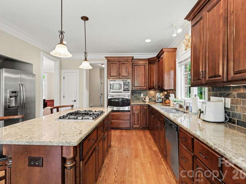 232 Birdie Drive, Stanley, NC 28164.  MLS# CAR4366420, YatesRealty ID 26203. Ample cupboard space