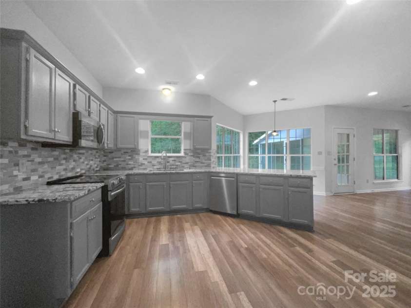 1415 Newfound Hollow Drive, Charlotte, NC 28214.  MLS# CAR4250832, YatesRealty ID 26204. 