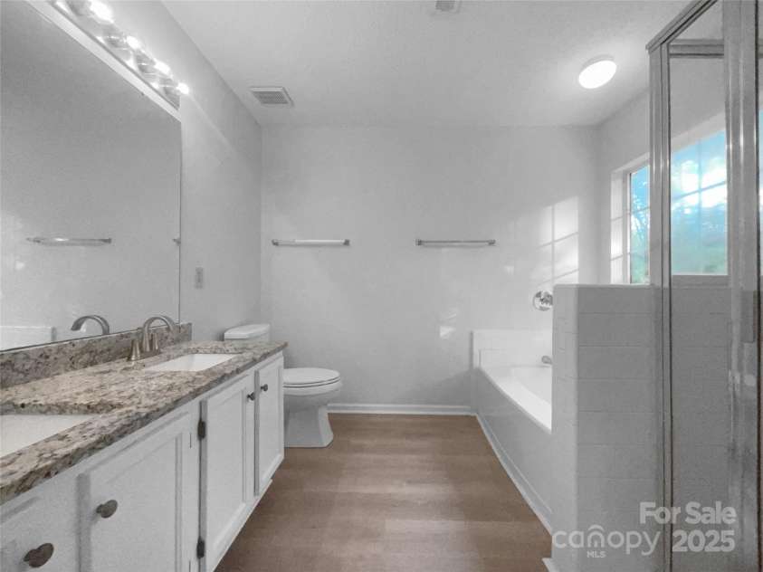 1415 Newfound Hollow Drive, Charlotte, NC 28214.  MLS# CAR4250832, YatesRealty ID 26204. 