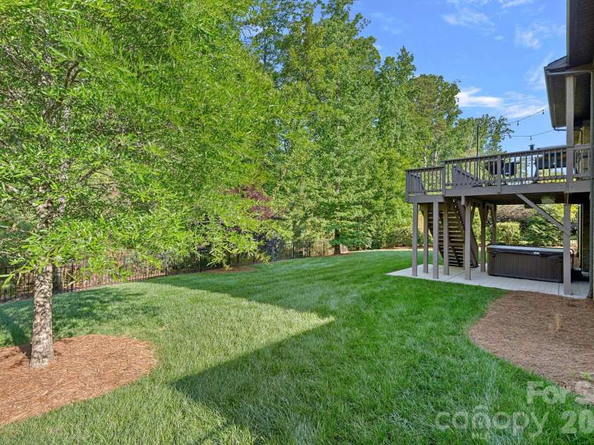 109 Eden Hollow Lane, Matthews, NC 28104.  MLS# CAR4381944, YatesRealty ID 26205. 