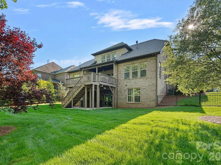 109 Eden Hollow Lane, Matthews, NC 28104.  MLS# CAR4381944, YatesRealty ID 26205. 