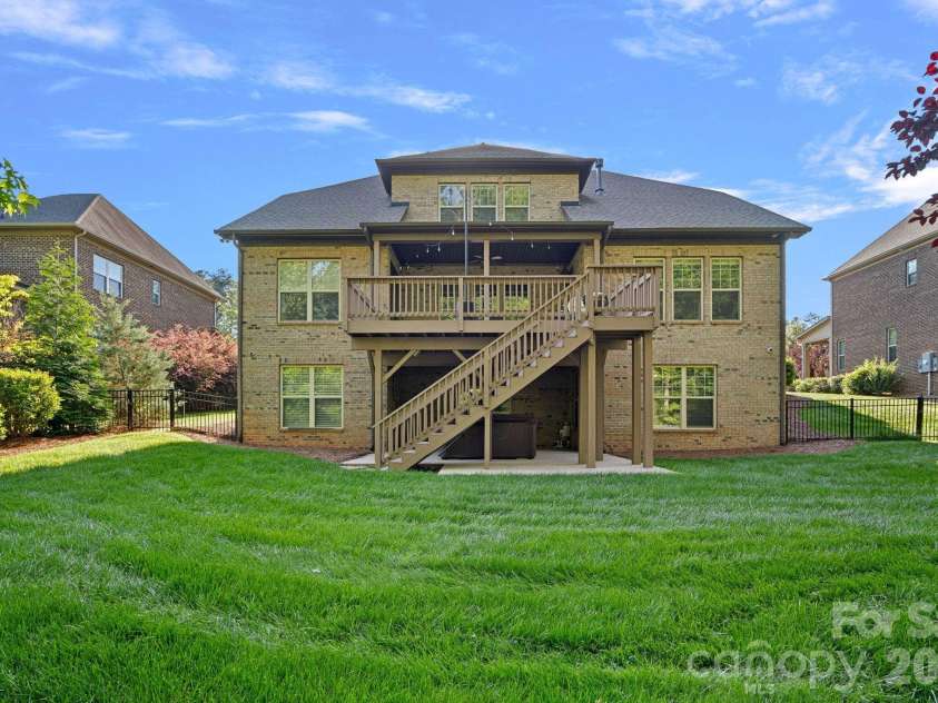 109 Eden Hollow Lane, Matthews, NC 28104.  MLS# CAR4381944, YatesRealty ID 26205. 