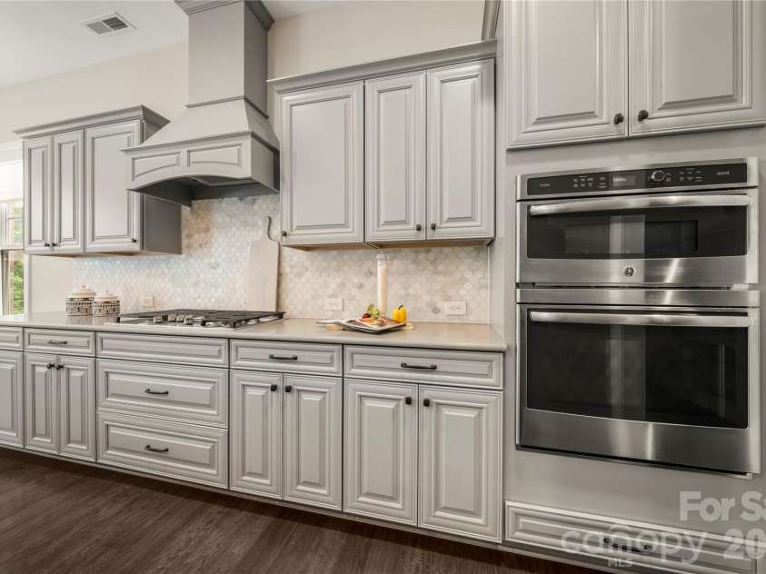 109 Eden Hollow Lane, Matthews, NC 28104.  MLS# CAR4381944, YatesRealty ID 26205. 