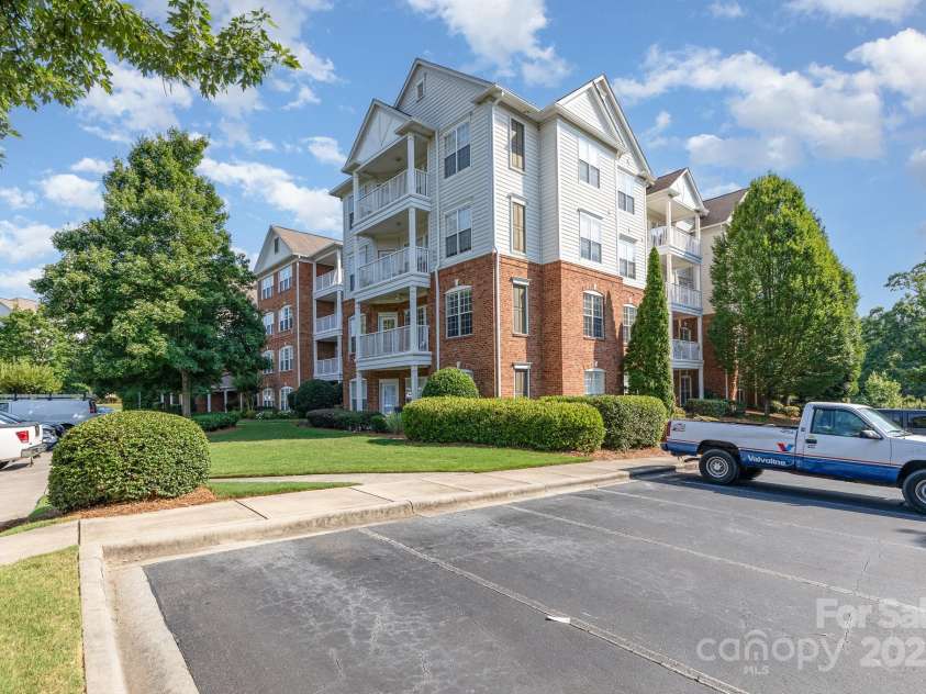 14624 Via Sorrento Drive, Charlotte, NC 28277.  MLS# CAR4273577, YatesRealty ID 26205. 