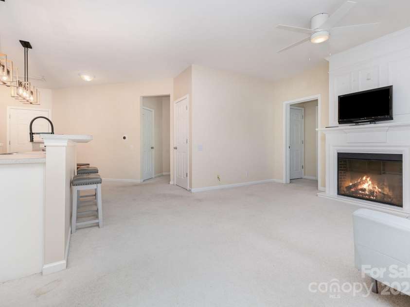 14624 Via Sorrento Drive, Charlotte, NC 28277.  MLS# CAR4273577, YatesRealty ID 26205. 