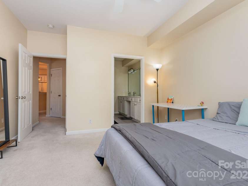 14624 Via Sorrento Drive, Charlotte, NC 28277.  MLS# CAR4273577, YatesRealty ID 26205. 