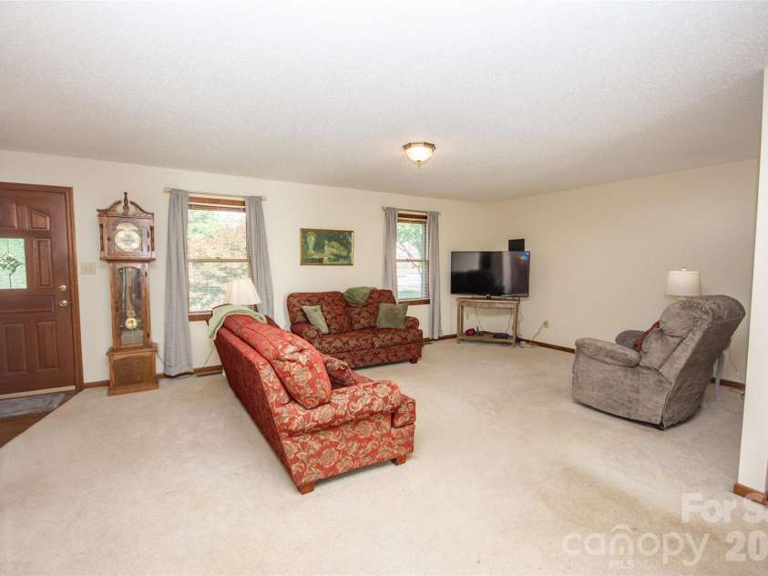 151 Meadow Oaks Drive, Statesville, NC 28625.  MLS# CAR4381512, YatesRealty ID 26206. 