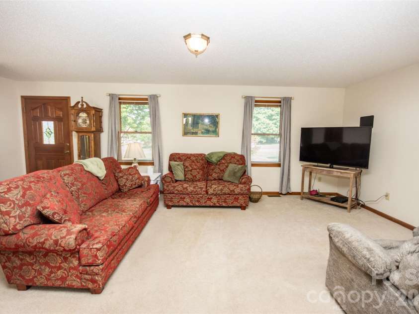 151 Meadow Oaks Drive, Statesville, NC 28625.  MLS# CAR4381512, YatesRealty ID 26206. 