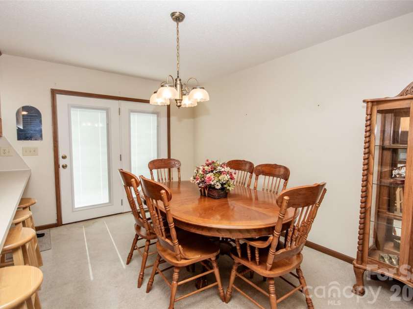 151 Meadow Oaks Drive, Statesville, NC 28625.  MLS# CAR4381512, YatesRealty ID 26206. 