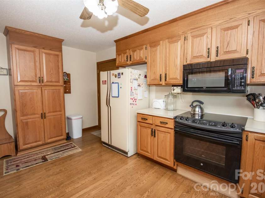 151 Meadow Oaks Drive, Statesville, NC 28625.  MLS# CAR4381512, YatesRealty ID 26206. 