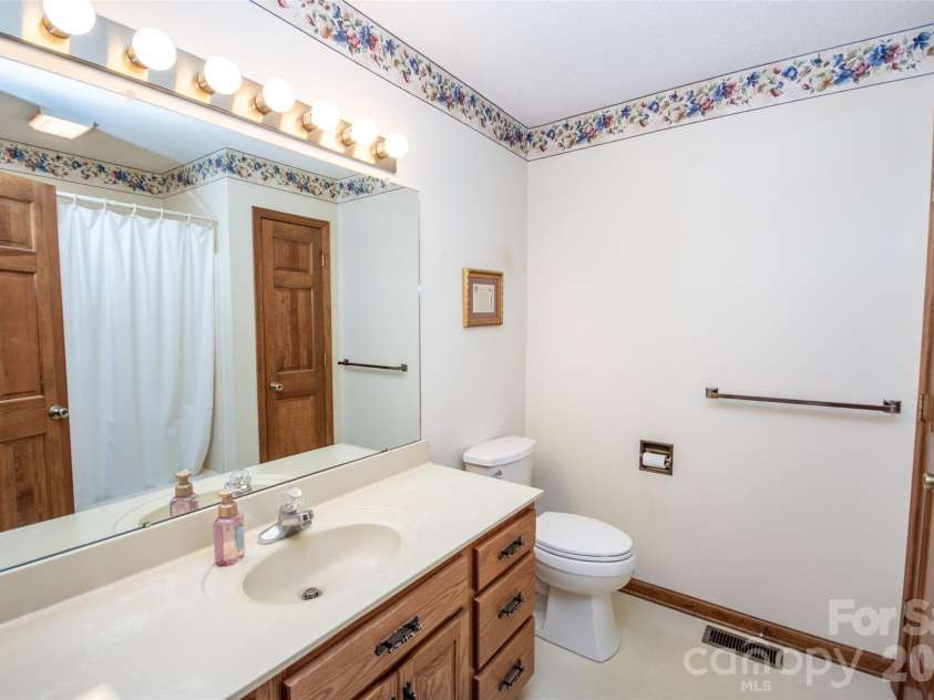 151 Meadow Oaks Drive, Statesville, NC 28625.  MLS# CAR4381512, YatesRealty ID 26206. 