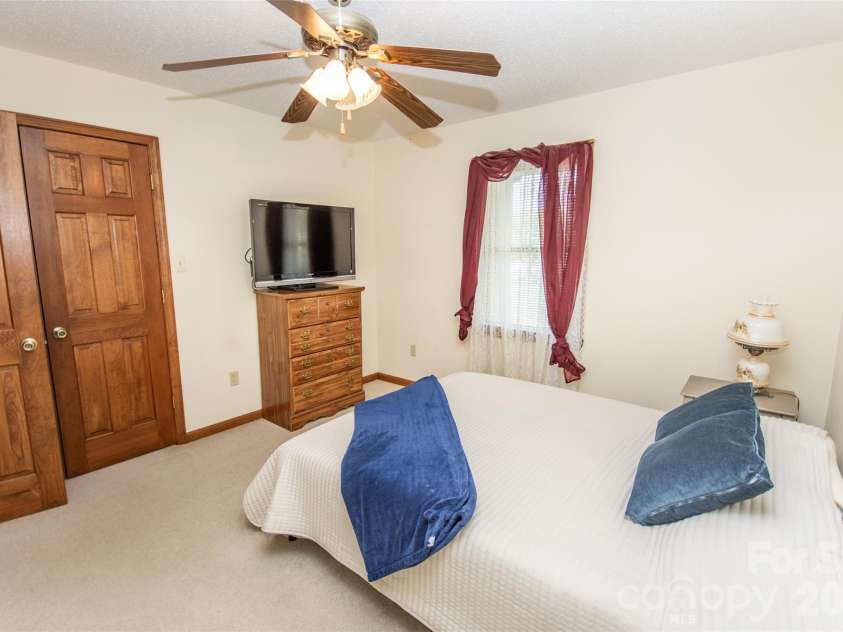 151 Meadow Oaks Drive, Statesville, NC 28625.  MLS# CAR4381512, YatesRealty ID 26206. 