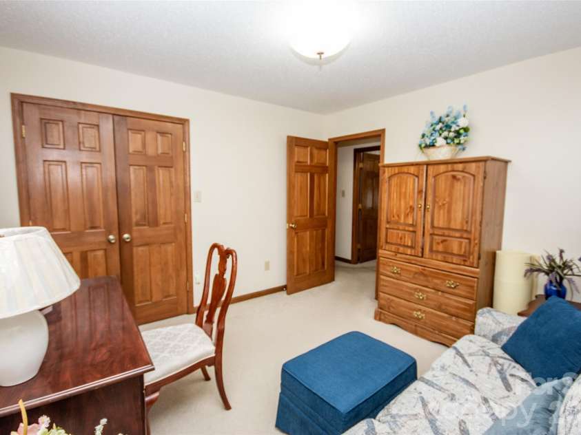 151 Meadow Oaks Drive, Statesville, NC 28625.  MLS# CAR4381512, YatesRealty ID 26206. 