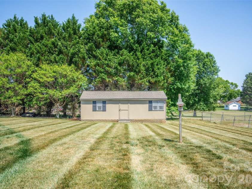 151 Meadow Oaks Drive, Statesville, NC 28625.  MLS# CAR4381512, YatesRealty ID 26206. 