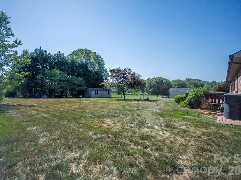 151 Meadow Oaks Drive, Statesville, NC 28625.  MLS# CAR4381512, YatesRealty ID 26206. 