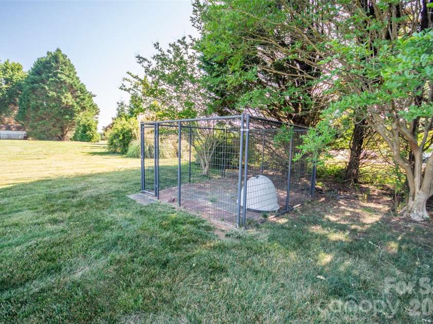 151 Meadow Oaks Drive, Statesville, NC 28625.  MLS# CAR4381512, YatesRealty ID 26206. 