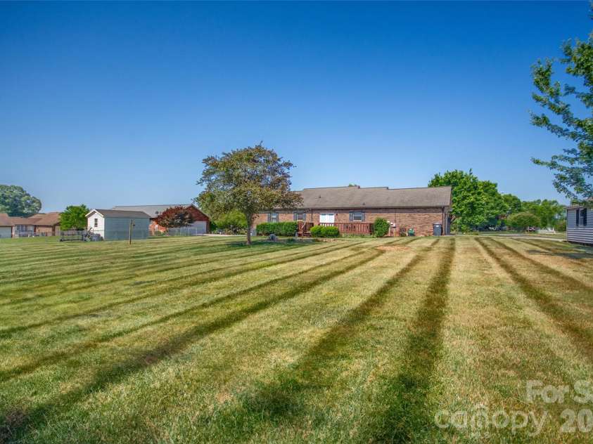 151 Meadow Oaks Drive, Statesville, NC 28625.  MLS# CAR4381512, YatesRealty ID 26206. 