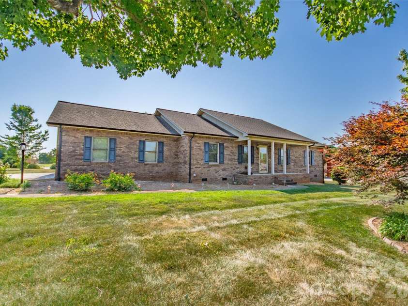151 Meadow Oaks Drive, Statesville, NC 28625.  MLS# CAR4381512, YatesRealty ID 26206. 