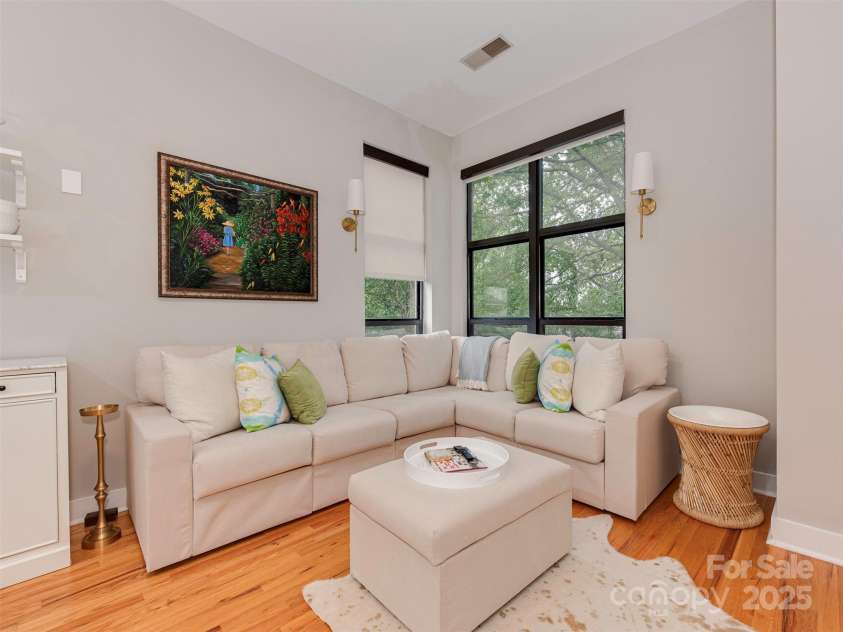 712 Alexander Street, Charlotte, NC 28202.  MLS# CAR4274169, YatesRealty ID 26206. Main level-living area