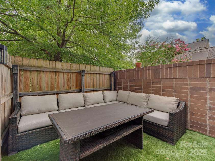 712 Alexander Street, Charlotte, NC 28202.  MLS# CAR4274169, YatesRealty ID 26206. Private patio