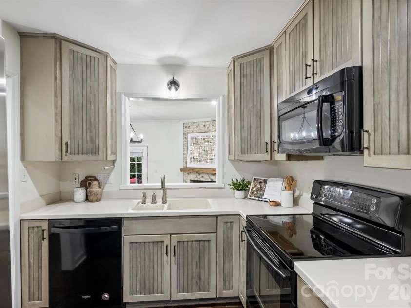 520 Poplar Street, Charlotte, NC 28202.  MLS# CAR4375281, YatesRealty ID 26207. 