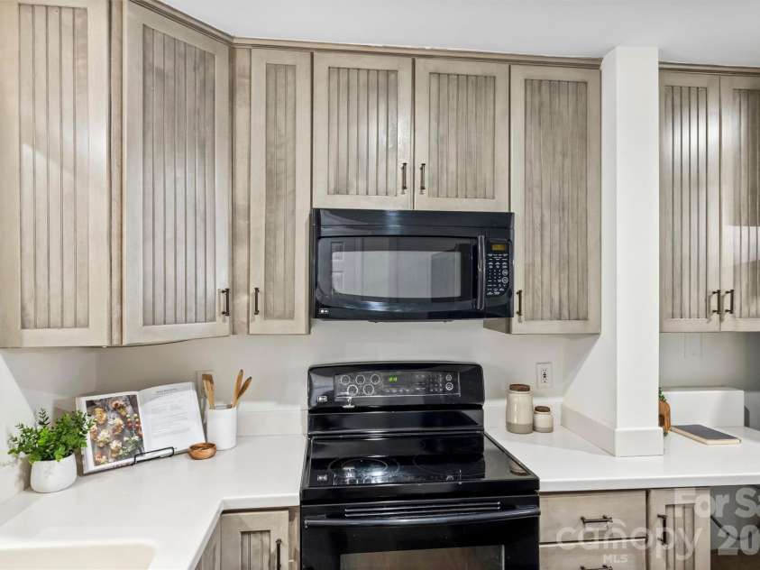 520 Poplar Street, Charlotte, NC 28202.  MLS# CAR4375281, YatesRealty ID 26207. 