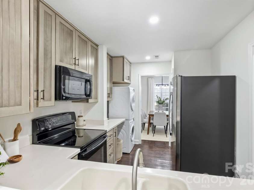 520 Poplar Street, Charlotte, NC 28202.  MLS# CAR4375281, YatesRealty ID 26207. 