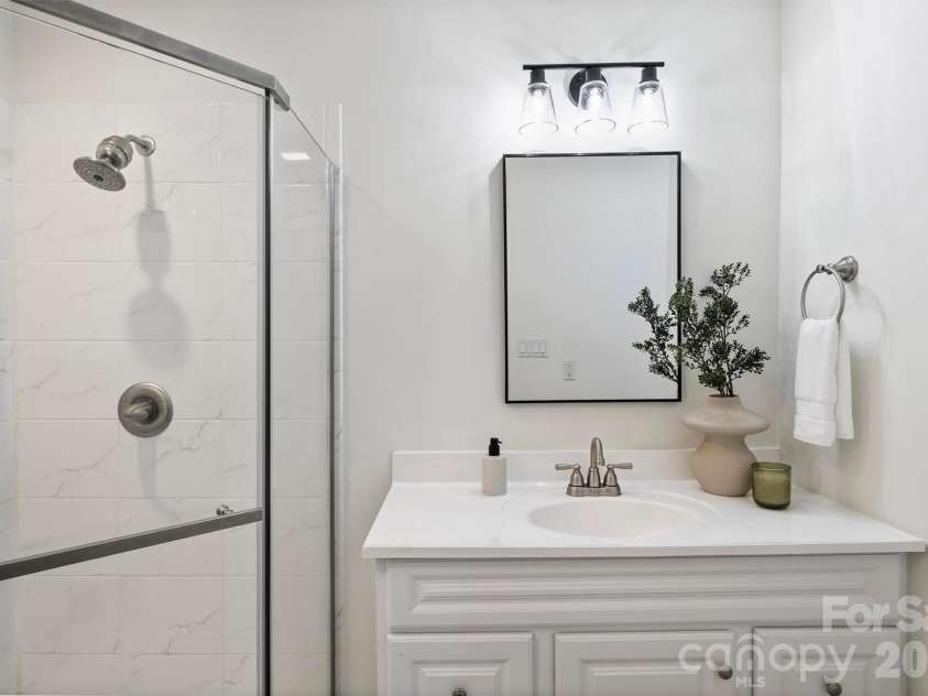 520 Poplar Street, Charlotte, NC 28202.  MLS# CAR4375281, YatesRealty ID 26207. 