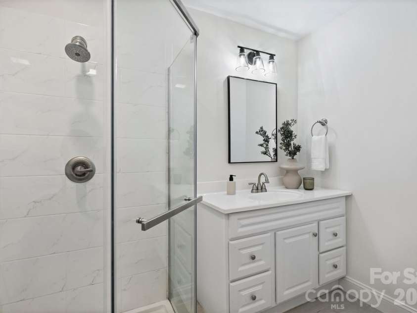520 Poplar Street, Charlotte, NC 28202.  MLS# CAR4375281, YatesRealty ID 26207. 